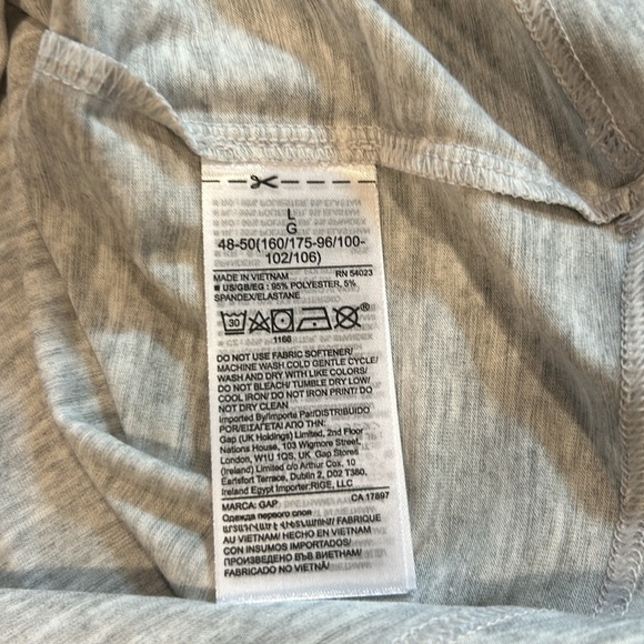 NEW Gap Fit Gray Athletic Crop Top Large - Picture 7 of 10